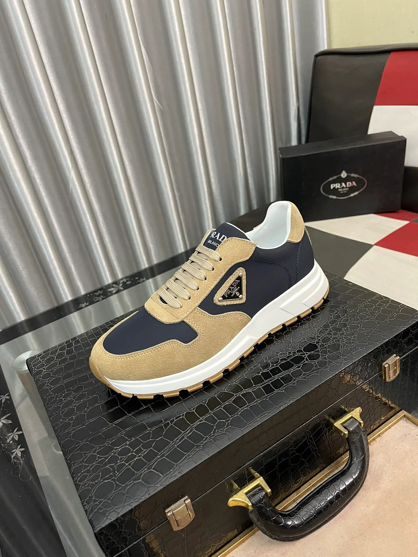 Men's shoes 💰540⌚️⌚️【PRADA】Prada - High-end quality casual sports shoes - Upper: calfskin shoe body with branded metal fasteners, - Inner lining: breathable leather lining - Outsole: ultra-light TPU foam·rubber; molded outsole -Super high quality control·Fine workmanship: highlighted (high-end·luxury·grade) -Size: 38-444️⃣Colors available
